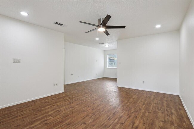 Building Photo - 1811 Mearns Meadow Blvd