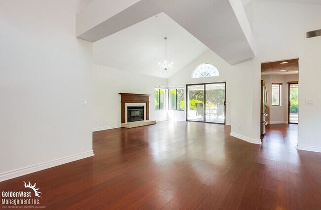 Foto del edificio - Elegant & Bright 2Bdm 2Ba Home in Vista Va...