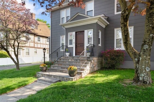 Building Photo - 384 Irving Ave