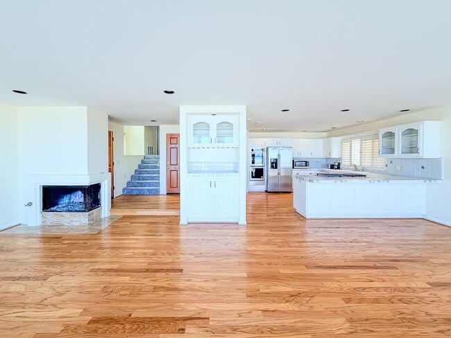 Building Photo - 3637 Ocean Dr