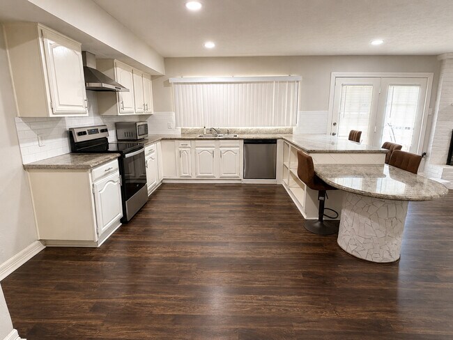 Foto del edificio - 5811 Graycliff Dr