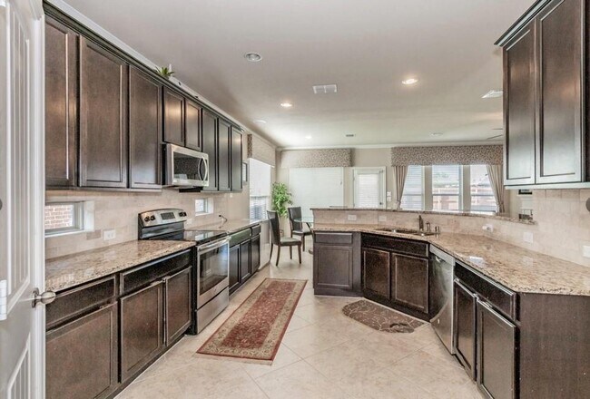 Building Photo - 11621 Parade Dr