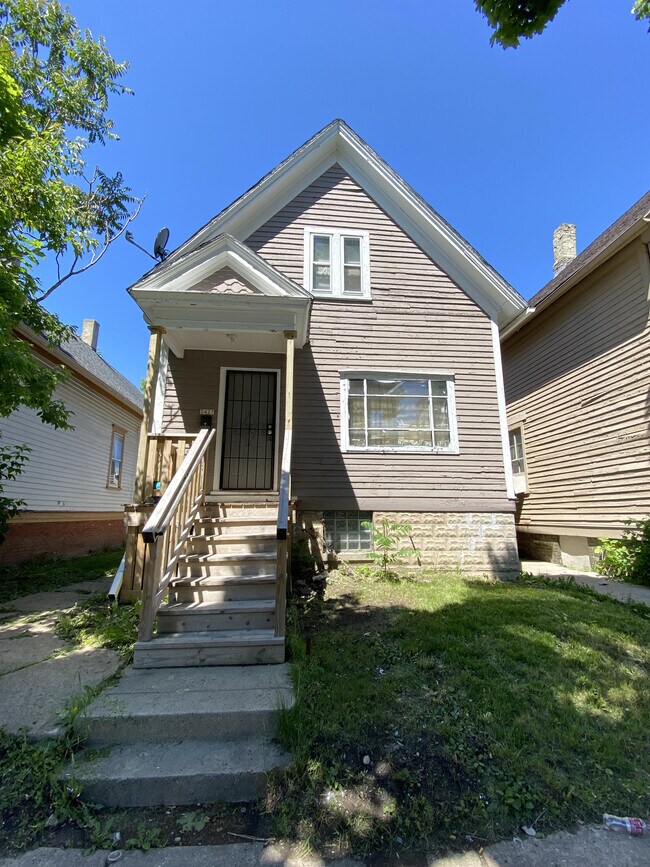 2427 N 20th St, Milwaukee, WI 53206 House for Rent in Milwaukee, WI