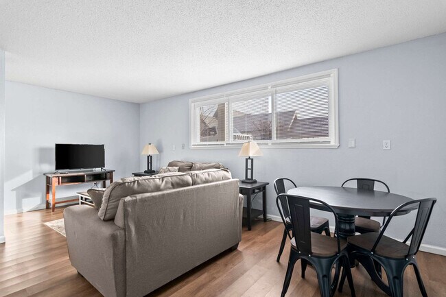 Foto del edificio - 2309 Cherry Hills Dr