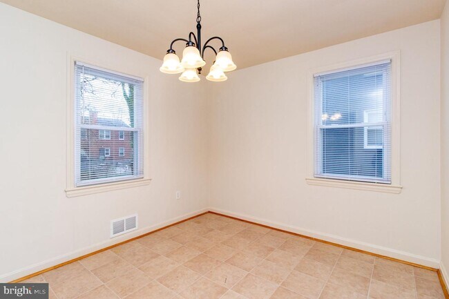 Building Photo - 2315 Iverson St