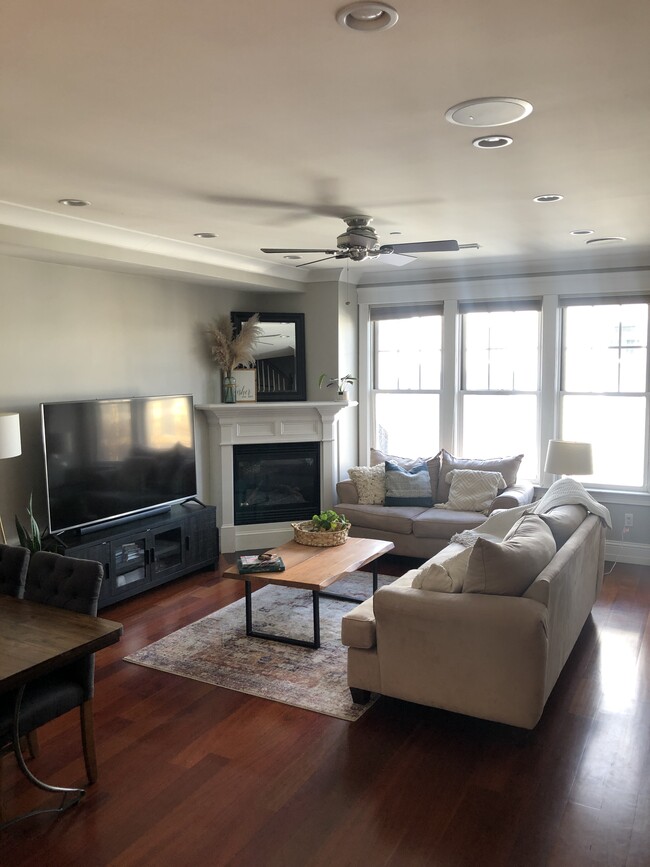 Living room - 111 Bolton St