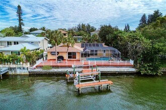 Building Photo - 4946 Commonwealth Dr