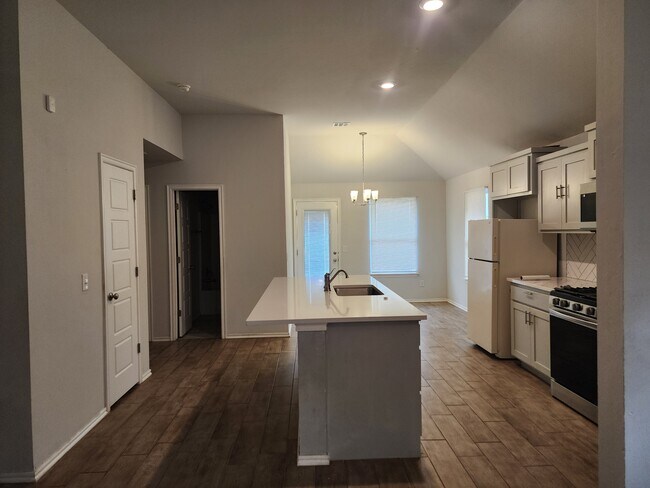 Foto del edificio - 4617 Emerald Knoll Rd