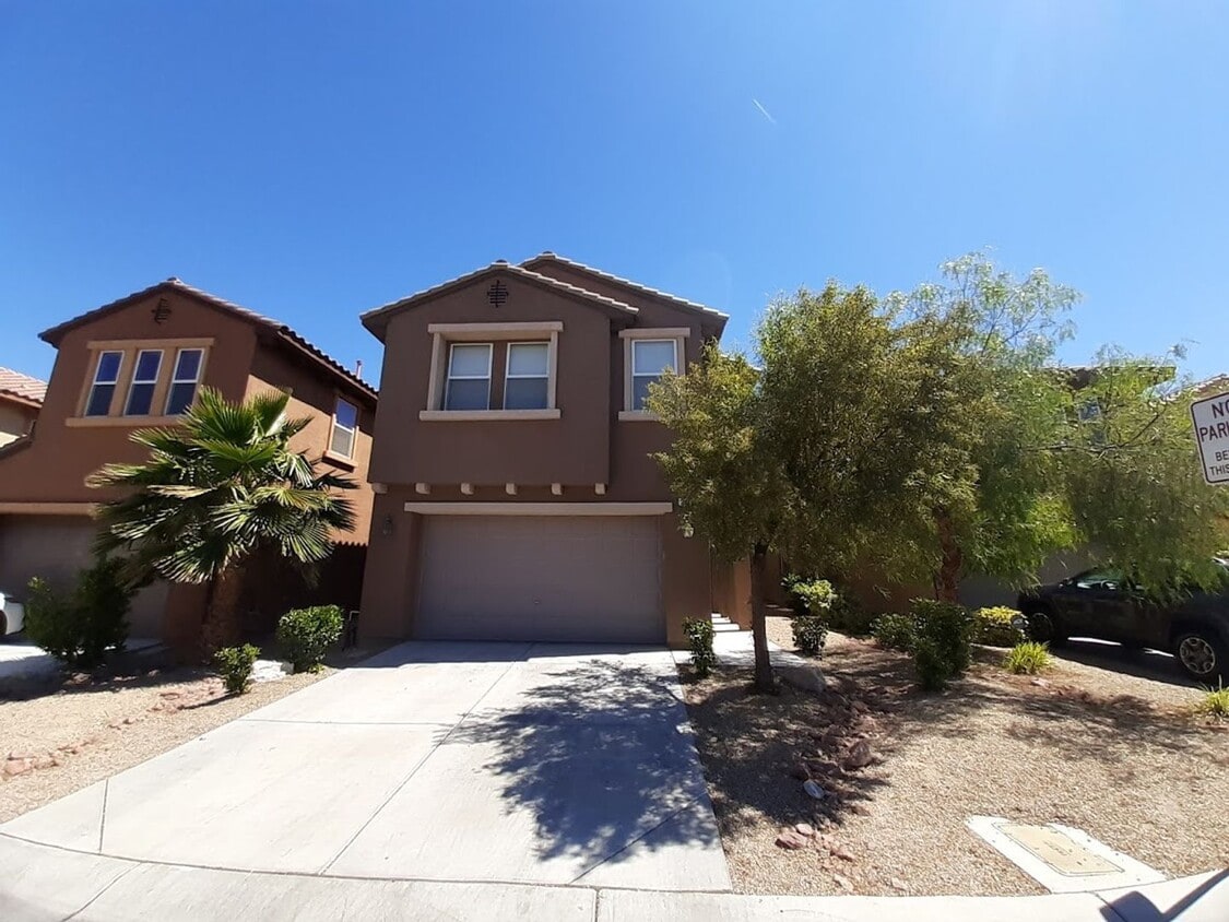 Foto principal - LOVELY 3BD 2.5BA HOME IN RHODES RANCH!