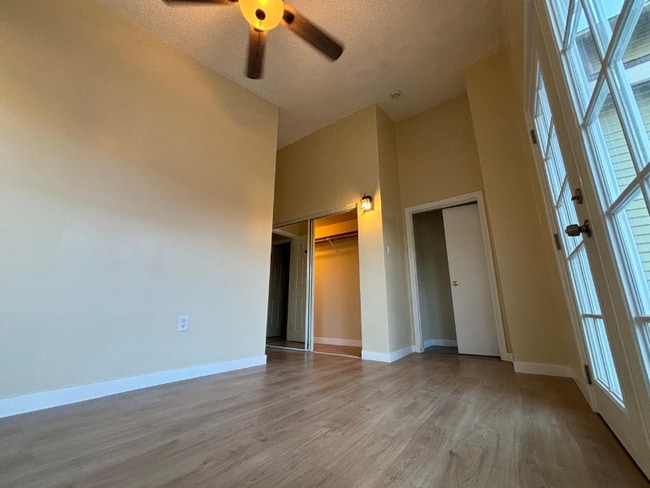 Photo - 526 W 49th St House