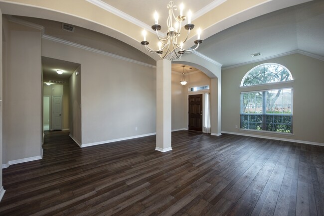 Building Photo - 1208 Pisana
