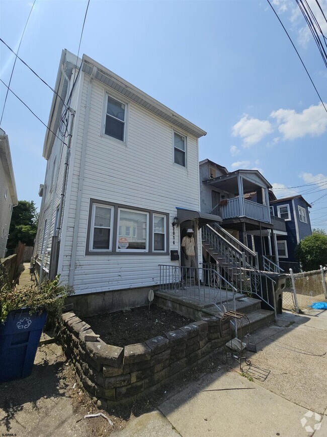 Building Photo - 2016 Grant Ave