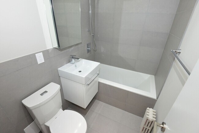 Photo du bâtiment - 12 Bater Ave