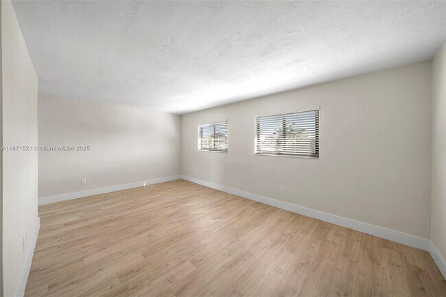 Building Photo - 1310 W 29th St