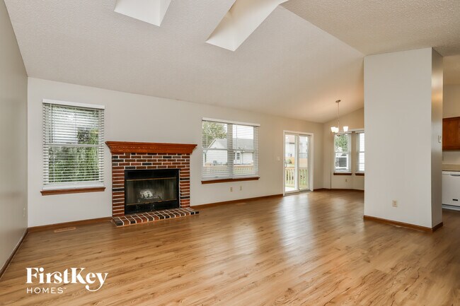 Foto del edificio - 515 Misty Moss Ln