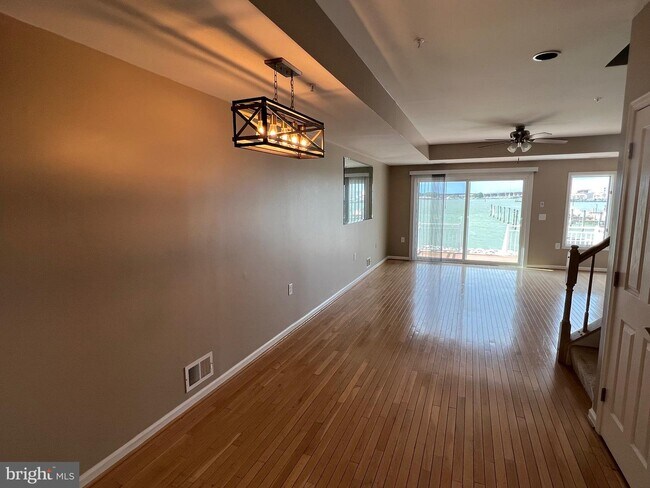 Building Photo - 1408 Oyster Cove Dr