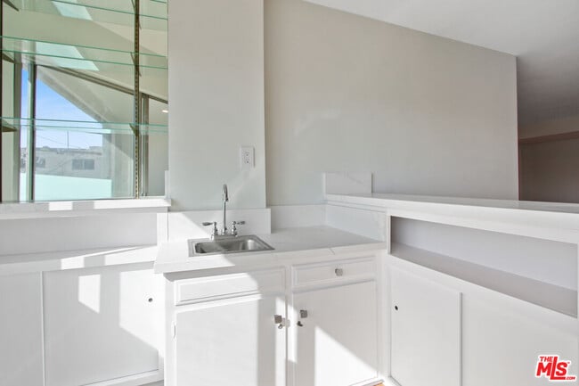 Foto del edificio - 339 N Oakhurst Dr