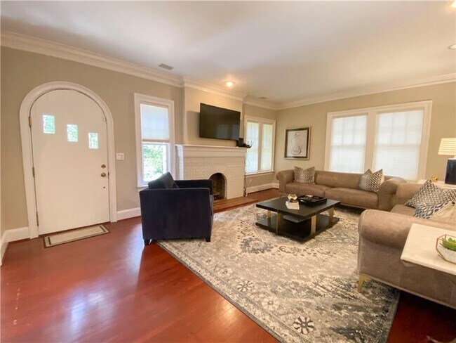 Building Photo - 768 Brookridge Dr NE