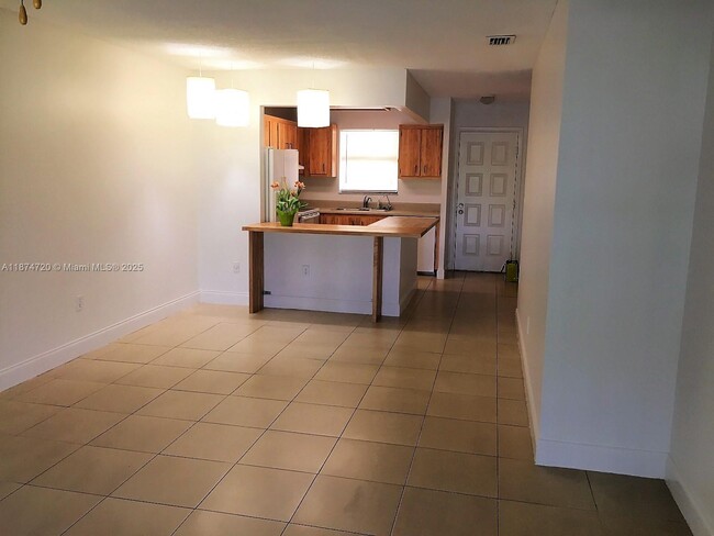 Building Photo - 6061 Shaker Wood Cir