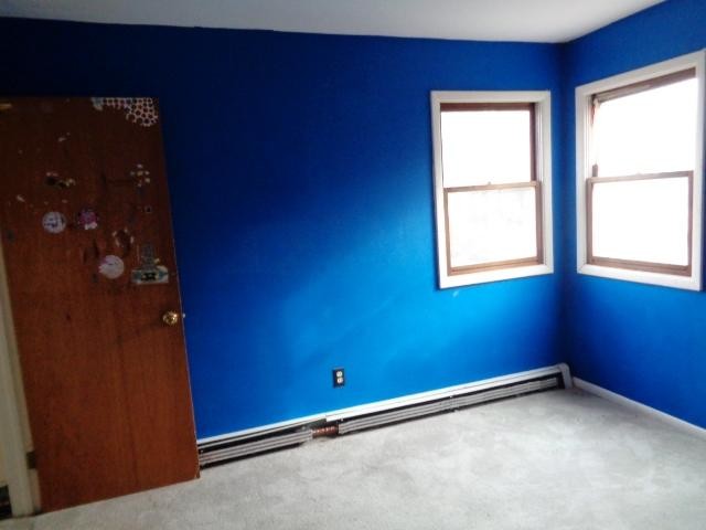 Building Photo - 3 bedroom in Newtown CT 06470