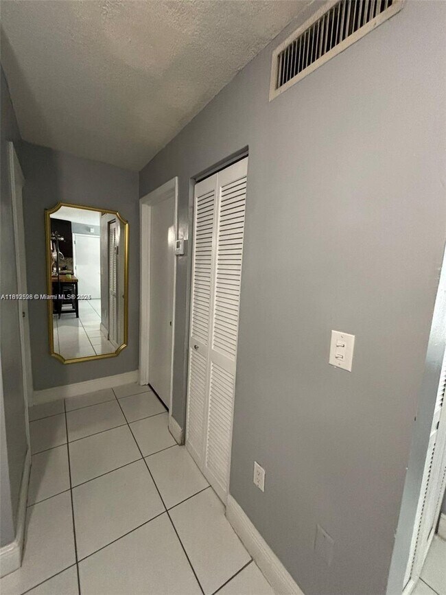 Building Photo - 7208 Fairway Dr