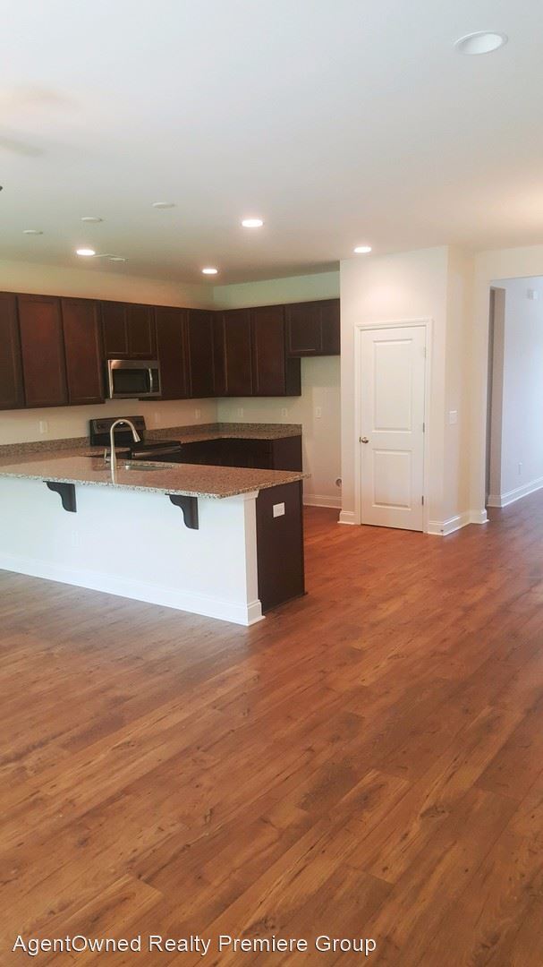 Building Photo - 4 br, 2.5 bath House - 7807 Montview Road