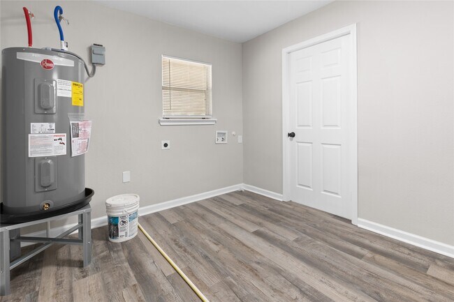 Building Photo - 804 Avenue I