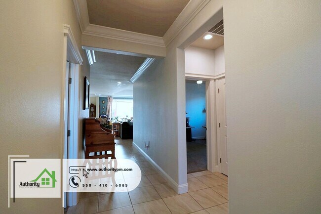Foto del edificio - Beautiful Home, 3345 Hotlam Dr. Solar Pane...