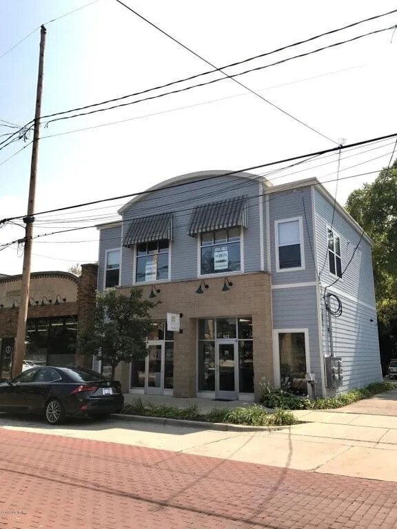 Building Photo - 920 Wealthy St SE