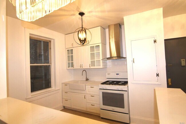 Foto del edificio - 98-15 34th Ave