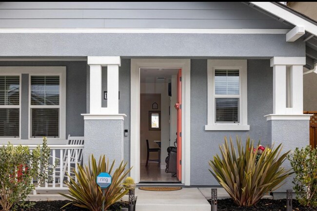 Foto del edificio - Wonderful Two Story 3 Bedroom Home Located in East Garrison