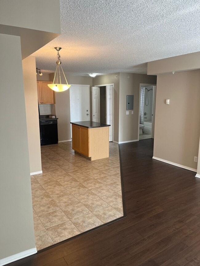 Building Photo - 1111 6 Av SW