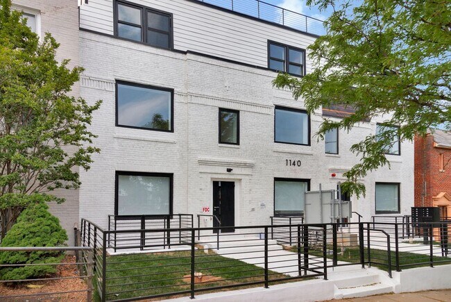 Building Photo - 1140 17th St NE
