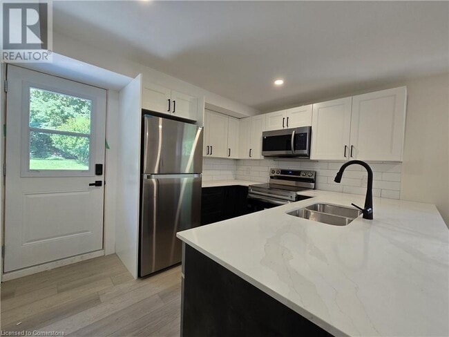 Building Photo - 404 Forest Hill Dr