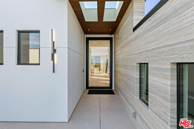Foto del edificio - 29623 Cuthbert Rd