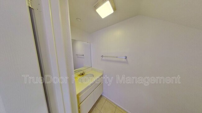 Foto del edificio - 2405 Crescent Oak Crescent