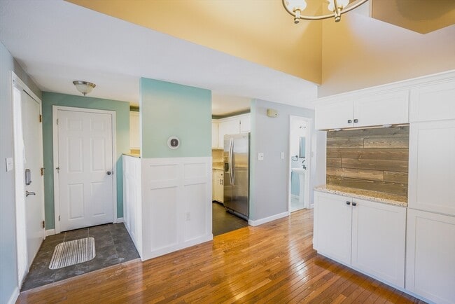 Building Photo - 40 Spring Cove Rd