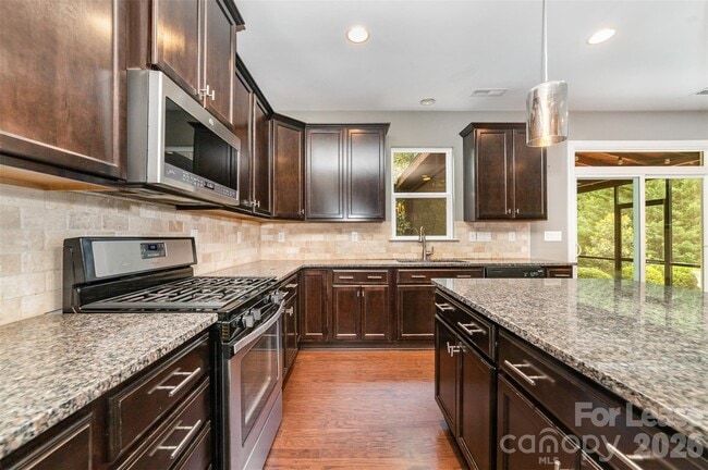 Foto del edificio - 3004 Fallondale Rd