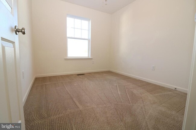 Building Photo - 52 Freeborn Ln