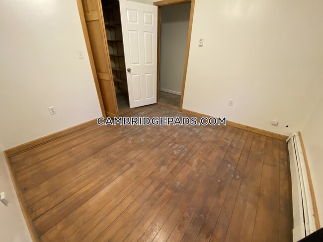 Building Photo - 161 Otis St