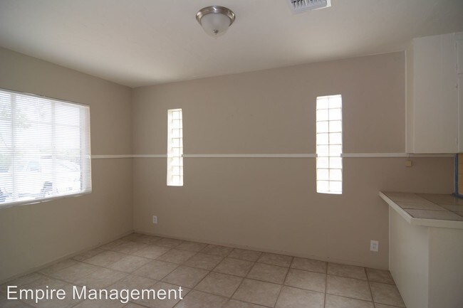 Building Photo - 3 br, 1 bath House - 4202 E. 2nd St