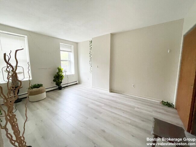 Building Photo - 92 Hammond St