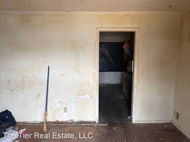 Building Photo - 3 br, 1 bath House - 1809 S Hickory Ave