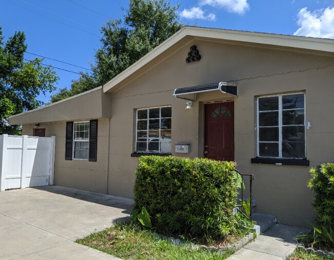 Building Photo - 1530 11th Ave N