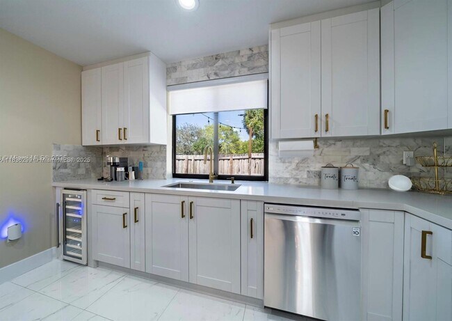 Foto del edificio - 1451 SW 11th Pl