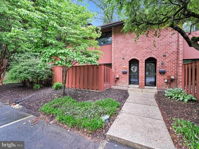 Building Photo - 1802 Worthington Dr