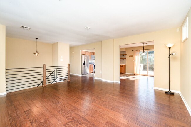 Foto del edificio - 1145 Highland Dr