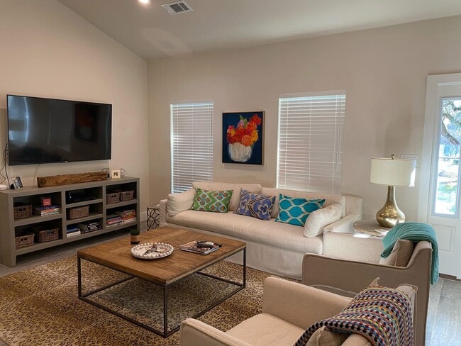 Building Photo - 315 Bluebird Cir