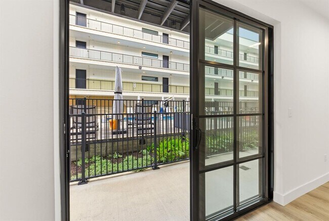 Foto del edificio - 4315 S Congress Ave