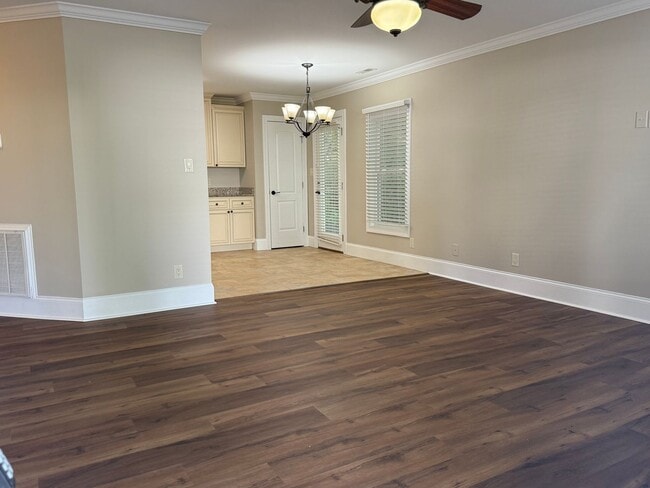 Foto del edificio - Amazingly Spacious Residence, Available Now!